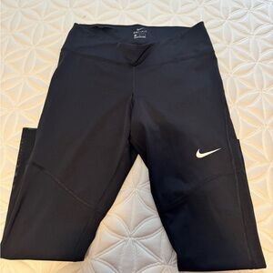 Nike Women’s Power Fly Victory Tight Training Capri